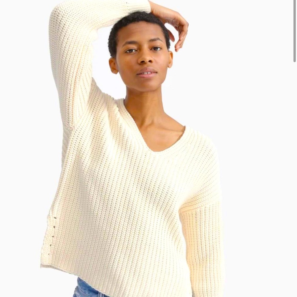 *EVERLANE* The Texture Cotton V-Neck in Bone